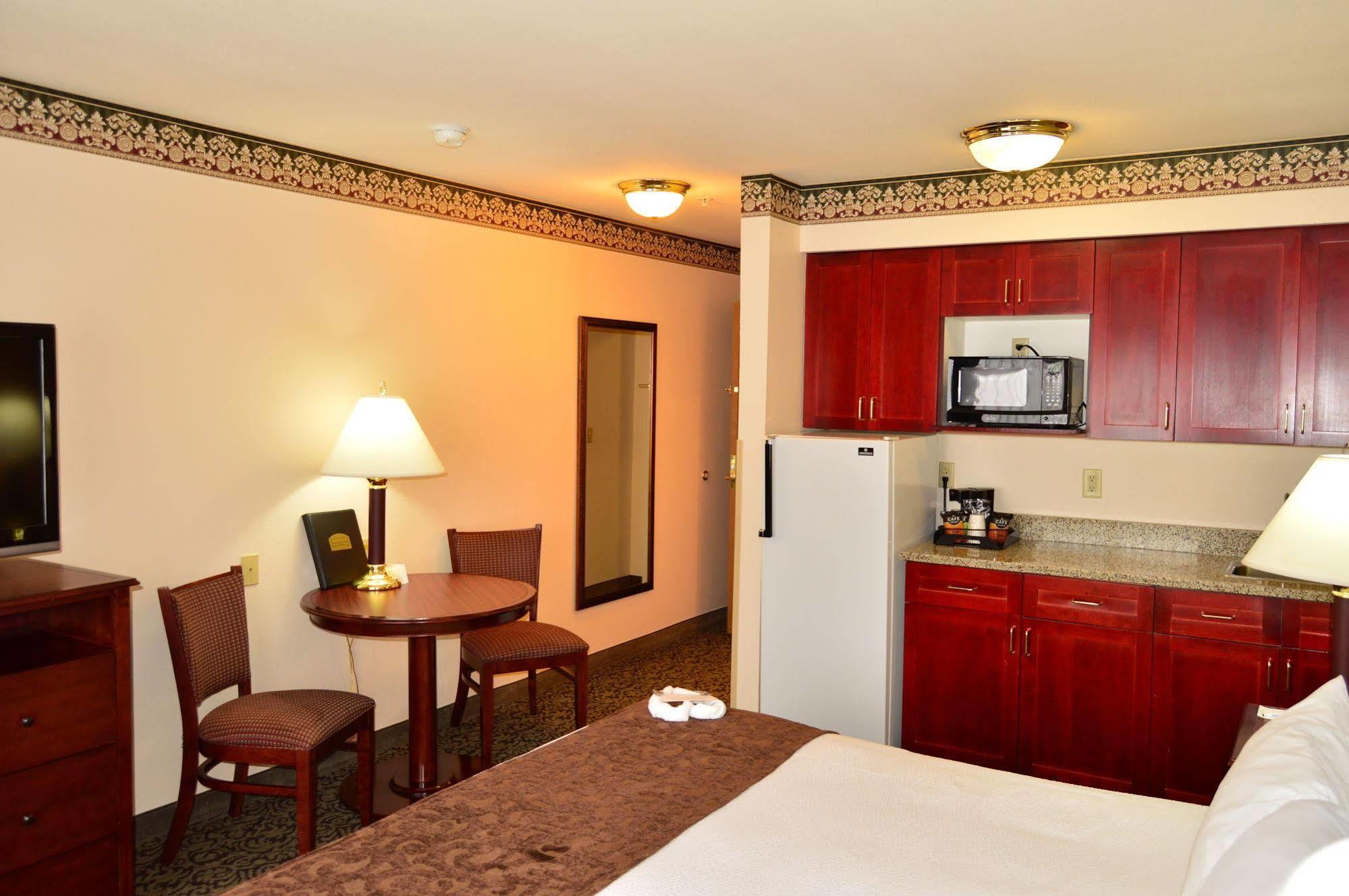 Fairbridge Inn Express Dillon Bagian luar foto